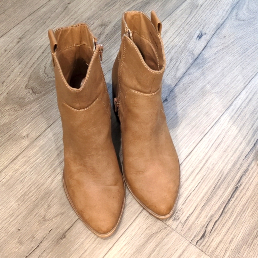 DV Boots